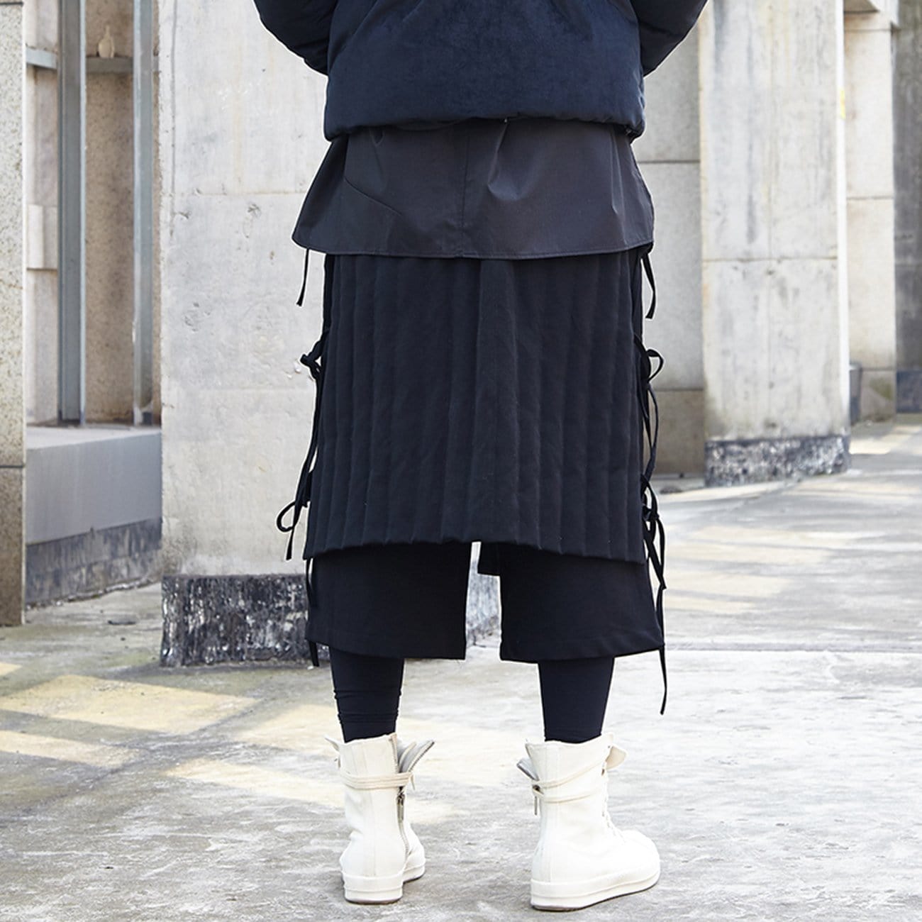 TO Dark Oversized Thick Ankle-Length Pants
